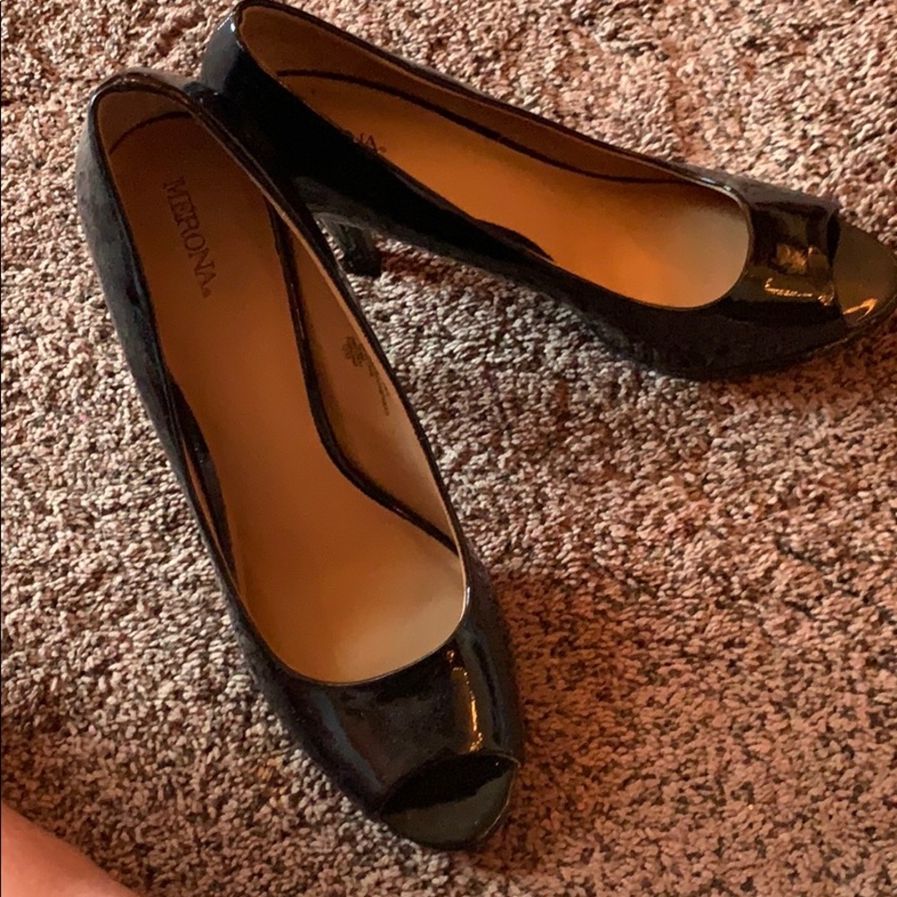 black pumps